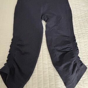 Lululemon Capri Leggings Size 6 Navy Blue Ruched Athletic